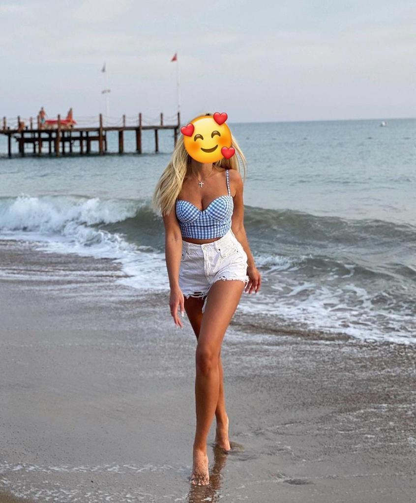 אישה כוסית -הרצליה