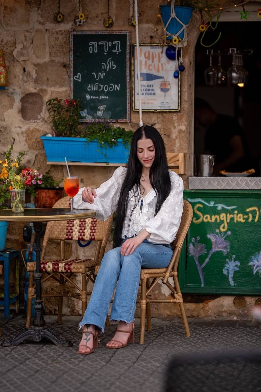 ליזה חדשה – תל אביב -אישה מנוסה כוסית על בת 25
