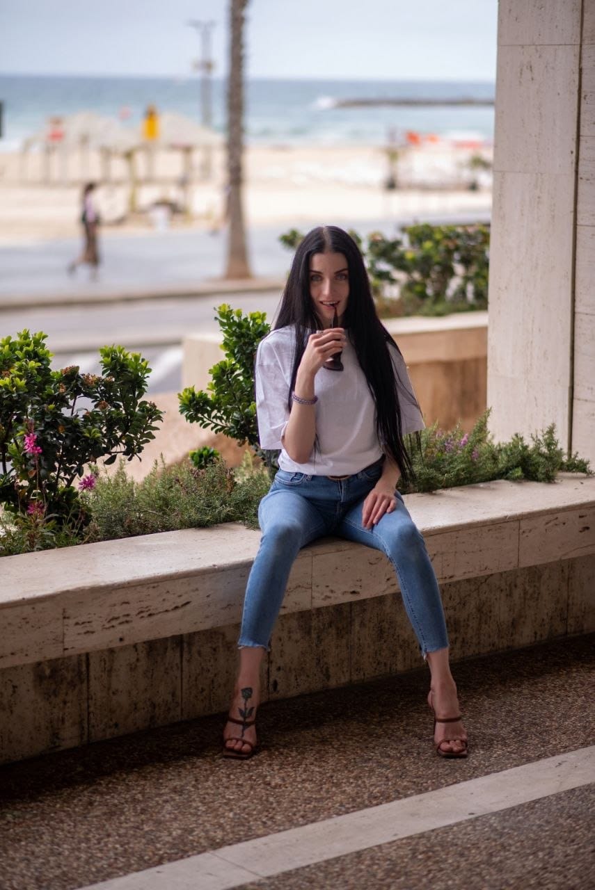 ליזה חדשה – תל אביב -אישה מנוסה כוסית על בת 25