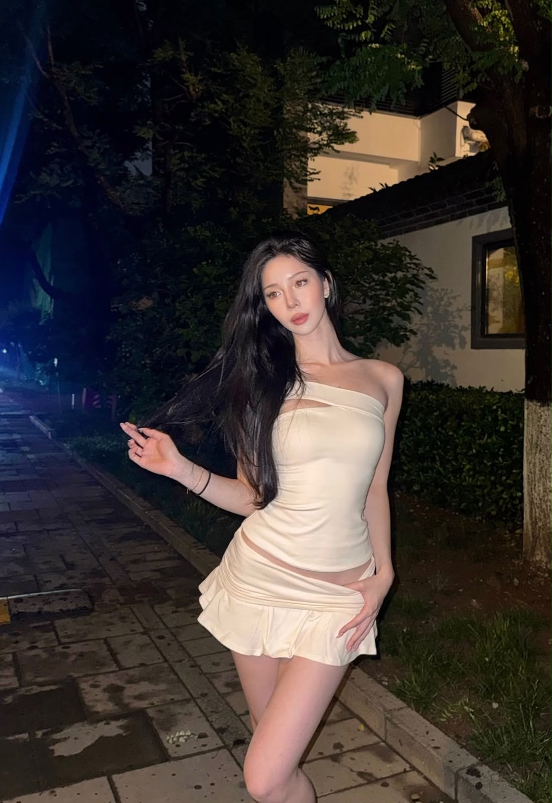קאנג – ירושלים סקסית מסאזיסטית עוצרת נשימה